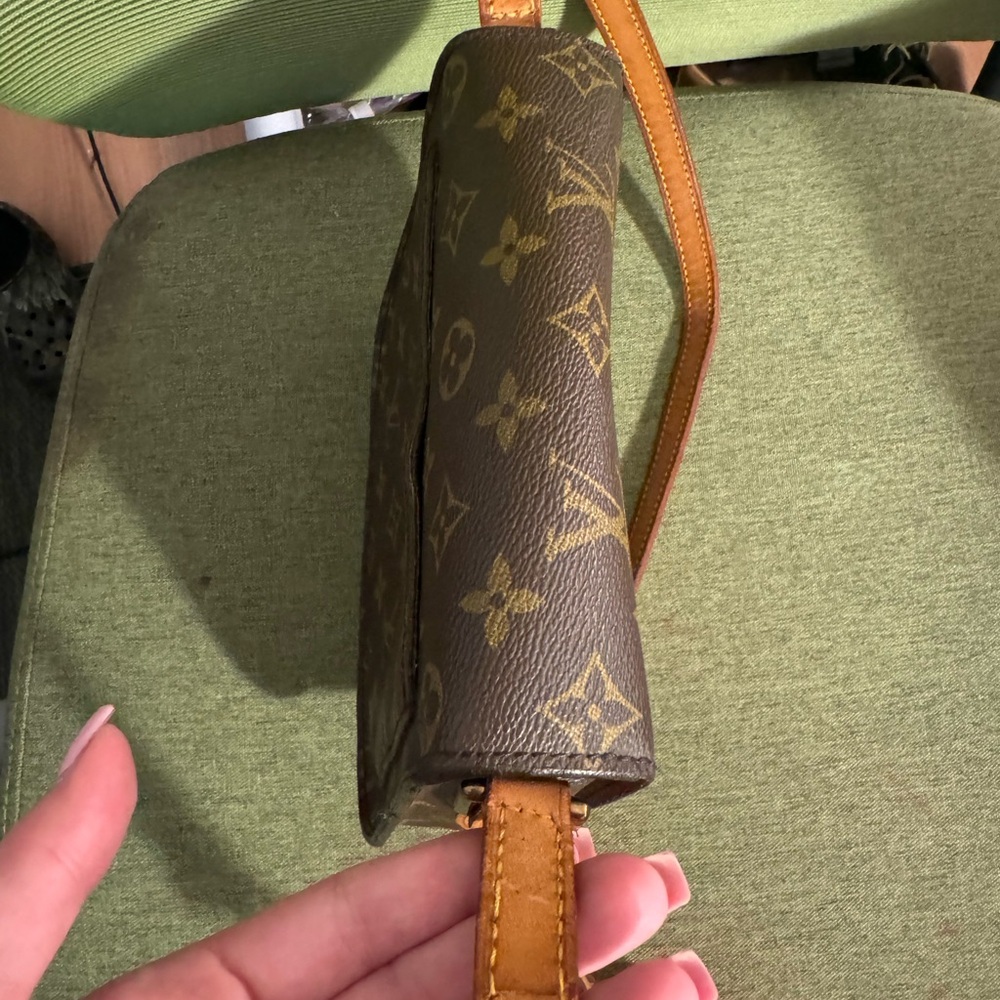 Louis Vuitton Monogram Canvas Saint Cloud MM Crossbody Bag - Picture 14 of 16